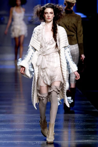 Look 10